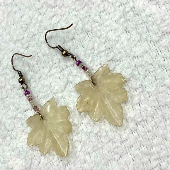 4 Pairs of Fashion Earrings - Picture 6 of 6